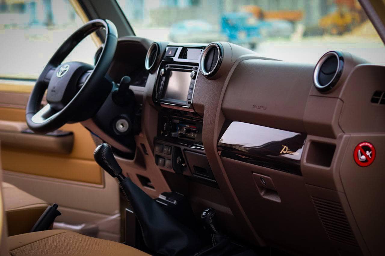 تويوتا لاندكروزر 79